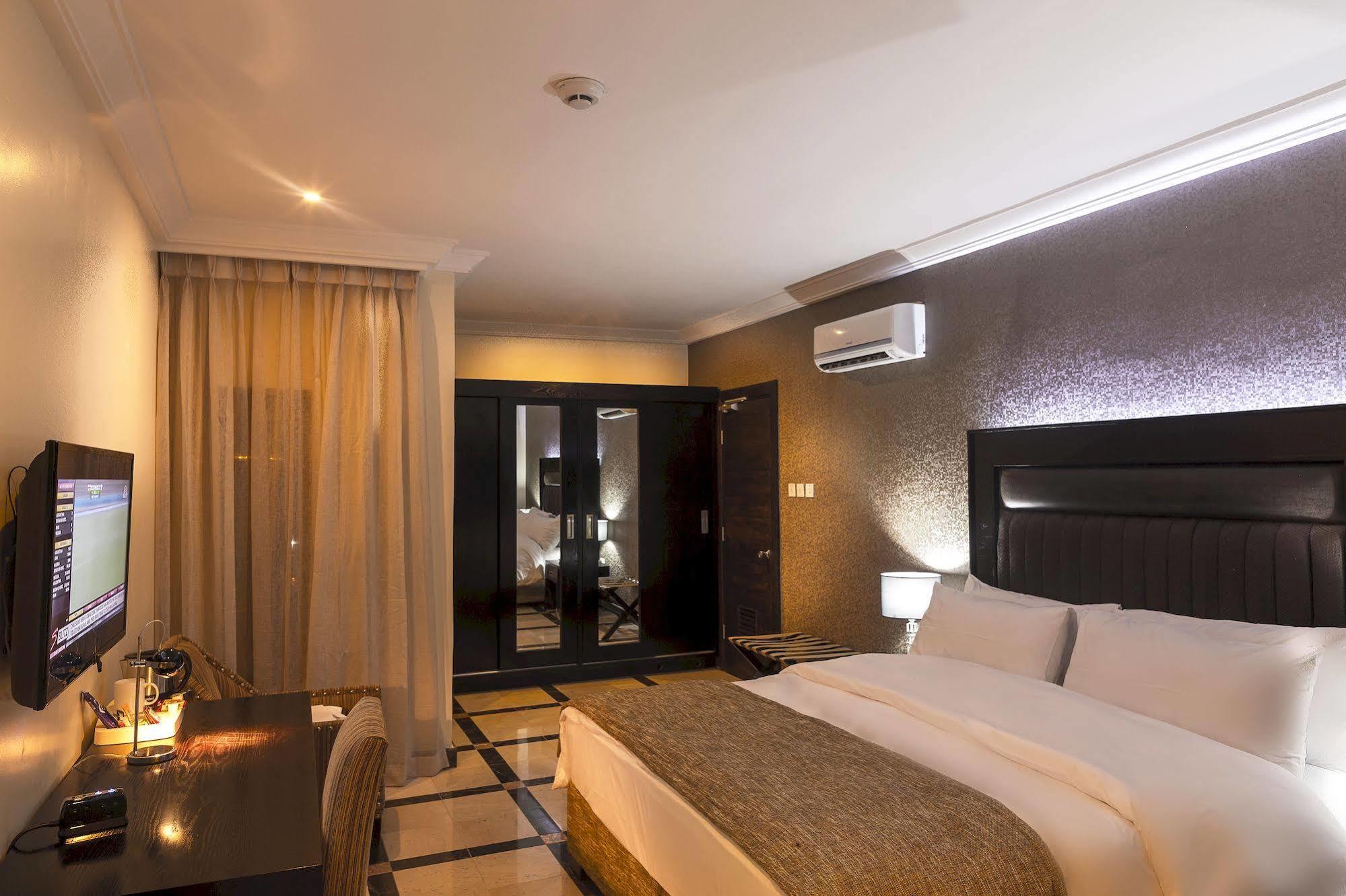 Quo Vadis Hotel Abuja Exteriör bild